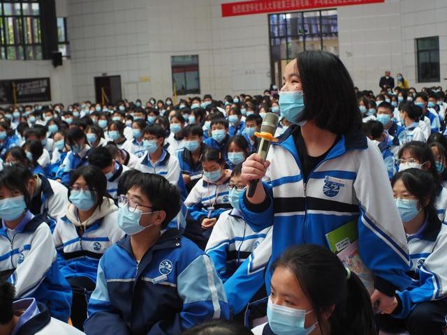 上海财经大学吴炫教授应邀来我校做文学公益讲座