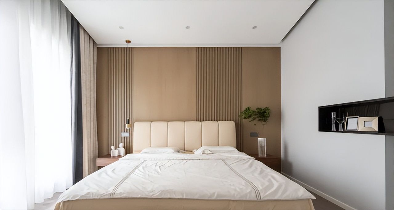 床头背景墙这样做,让卧室不再单调