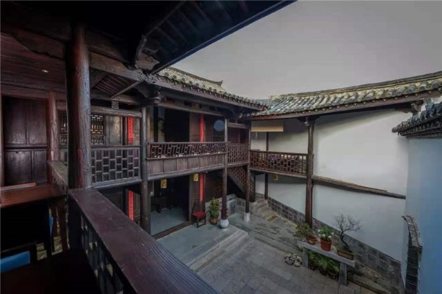 在千年建水古城里,找寻青砖瓦黛间的绝美民宿