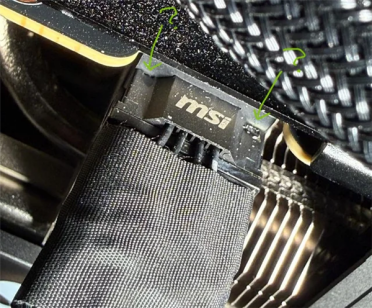 RTX 5090又烧了！直接熔化焊死在显卡上取不下来