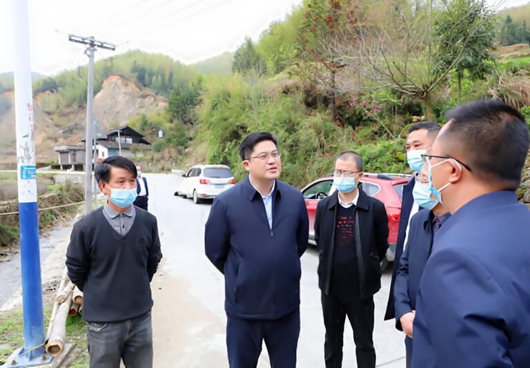 余勋伟到茅坪镇调研乡村振兴工作