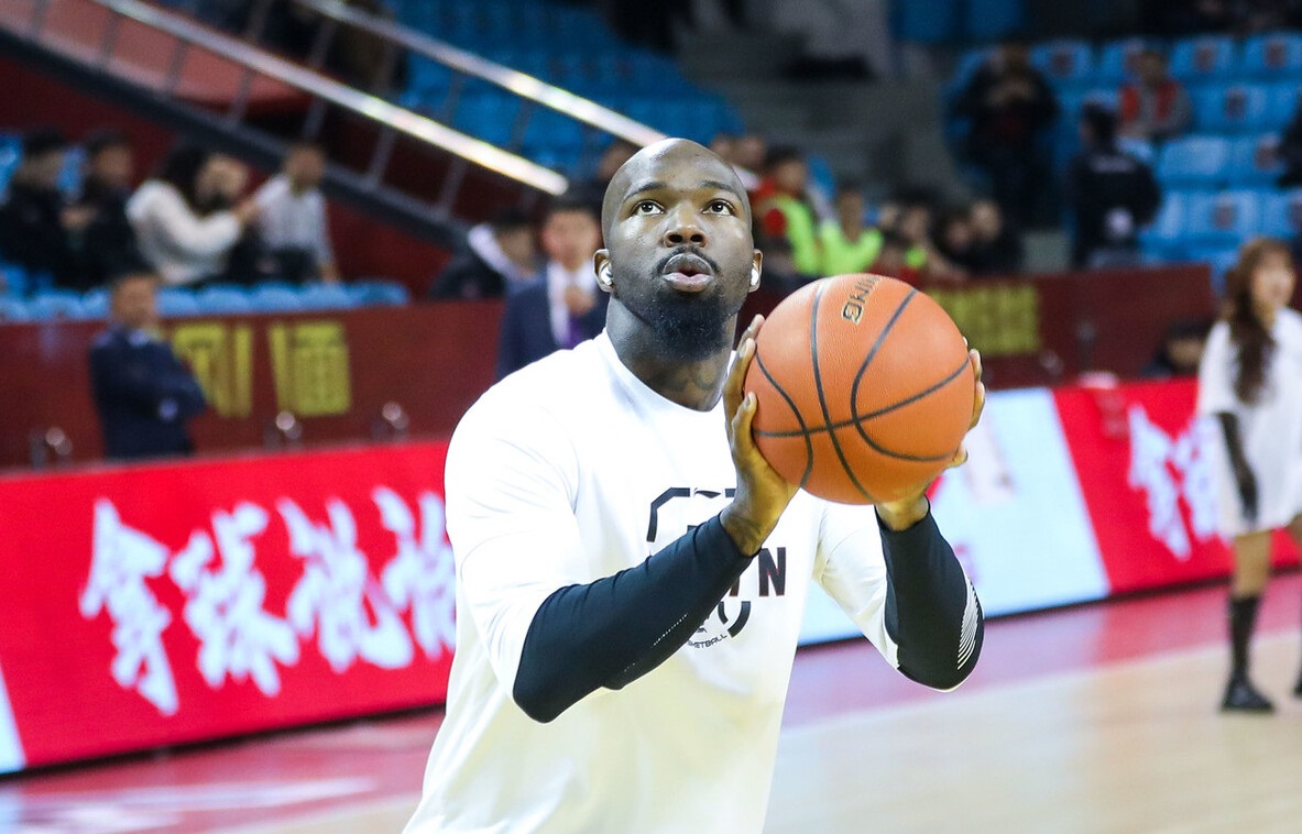 终于忍不住了!琼斯连发四条言论,炮轰cba新规则,吉林有麻烦了