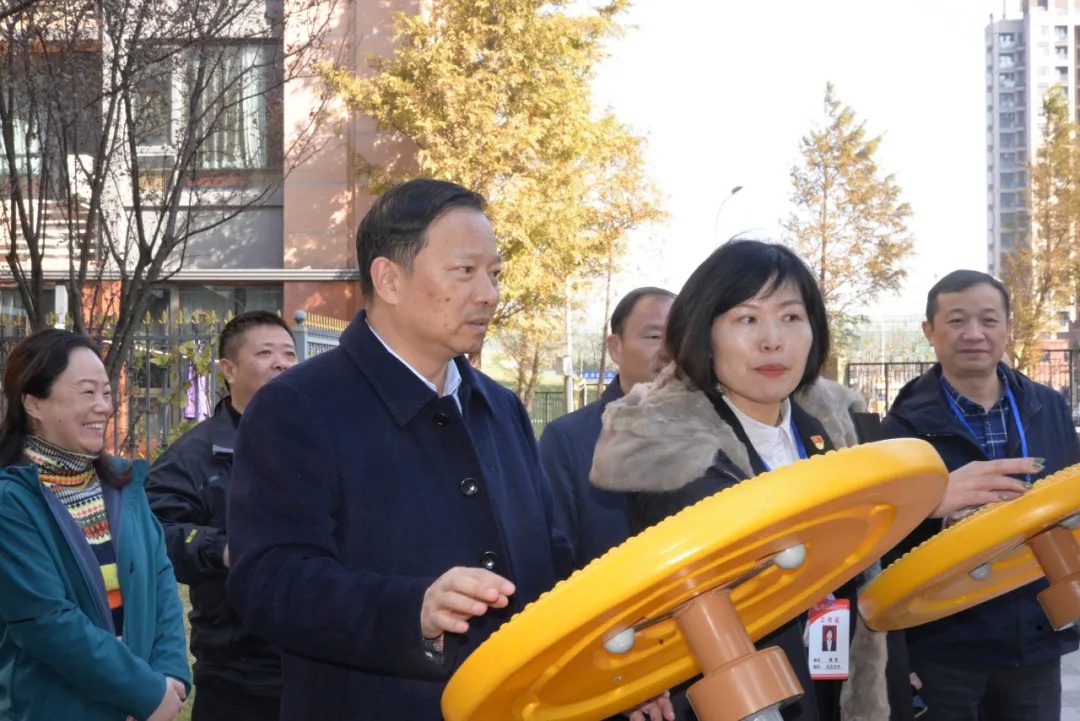 市人大常委会副主任孙毅督查"打造15分钟健身圈"项目