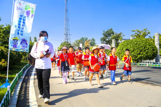 安徽淮北:段园镇第八届葡萄采摘节开幕