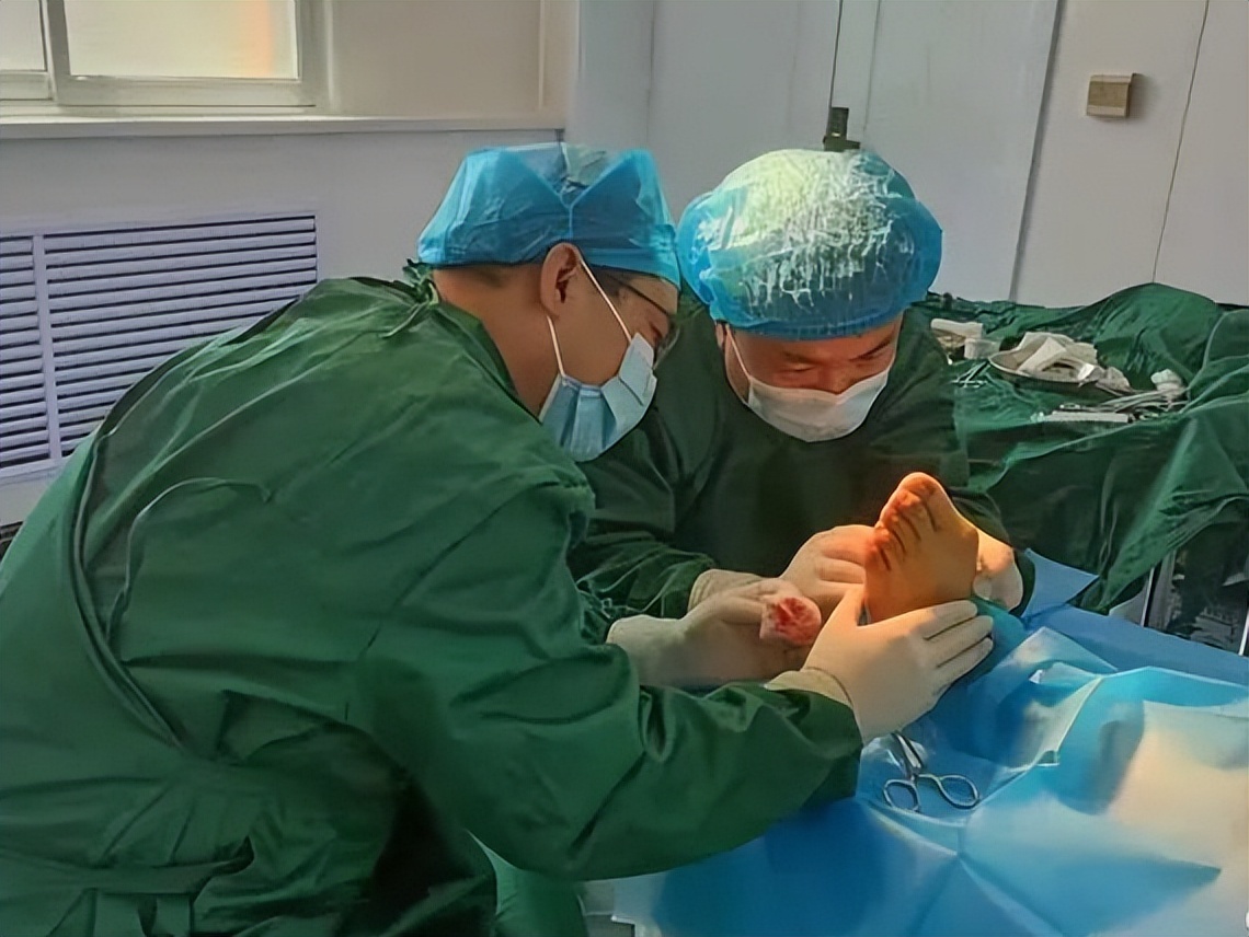 苏集中心卫生院顺利开展左足部肿块切除手术