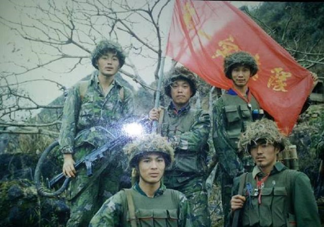 黑豹行动共有31人敢死队,存活的人27年后相聚,队长点名让人奔泪