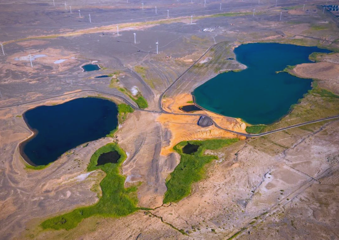 探索阿拉山口的迷人八字湖