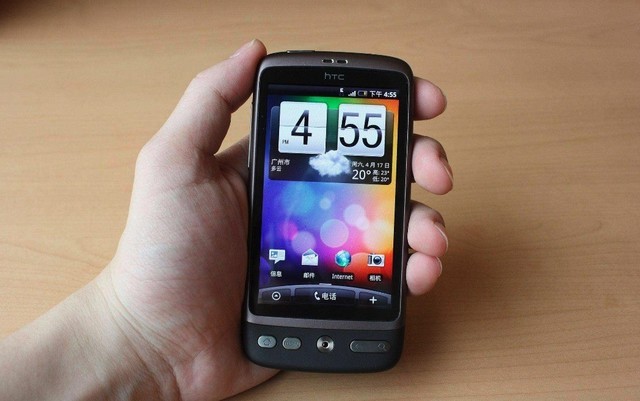 说了你可能不信,我的第一款手机moto defy现在还有人买