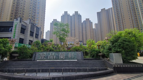 「小里帮忙」壹品兰轩逾期交房,业主:合同里早挖好了"坑"