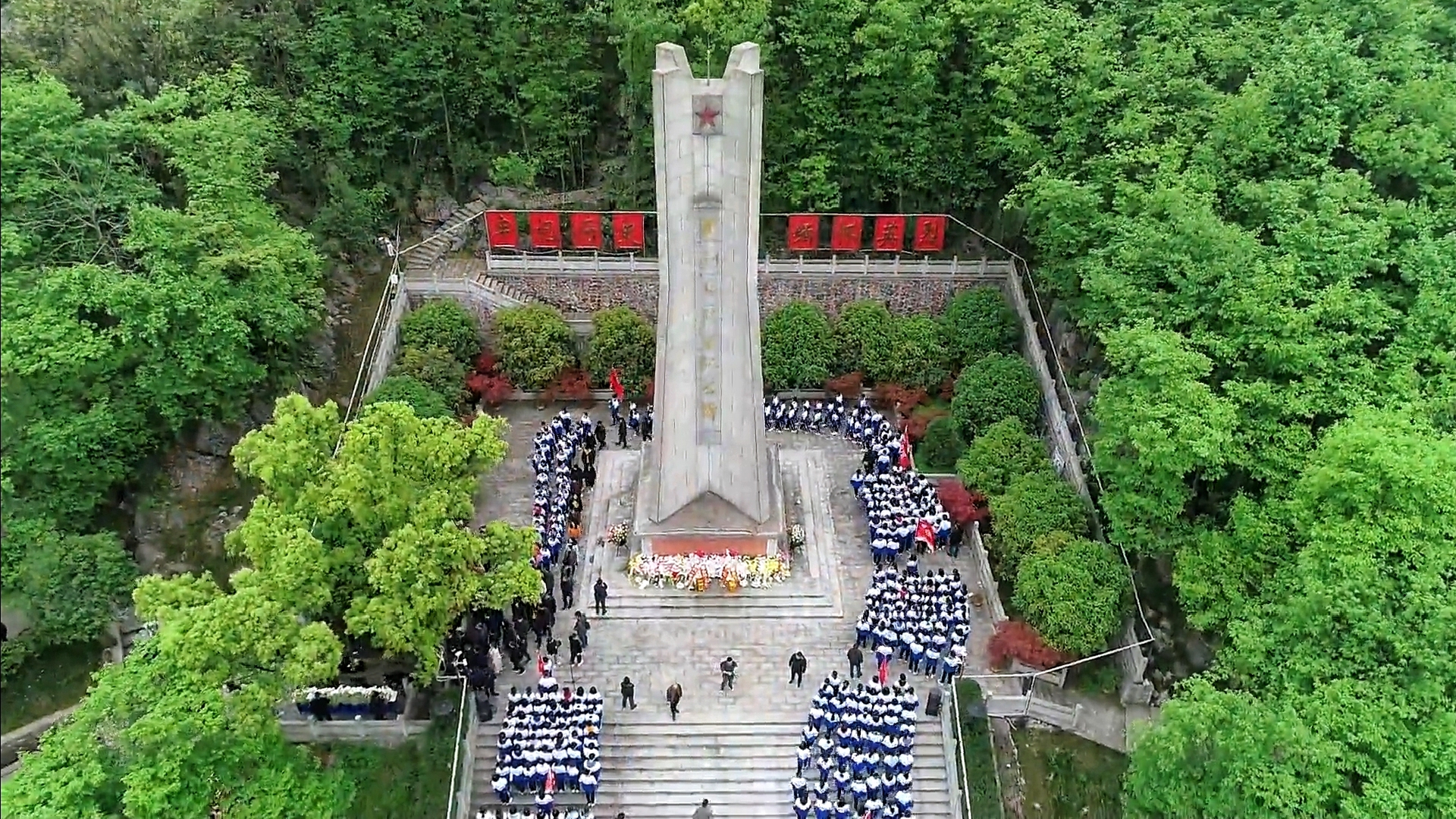「原创诗词」慈利一中:天地英雄气,千秋尚凛然.词《春雪间早梅》