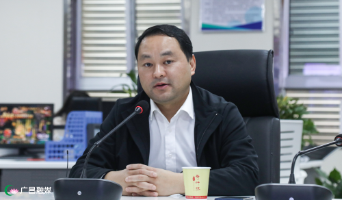 吴自胜,王峰视察县融媒体中心工作