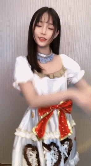 腐团儿生活照新花样,聚焦模糊尽显朦胧美,粉丝:呆萌跳舞更好看