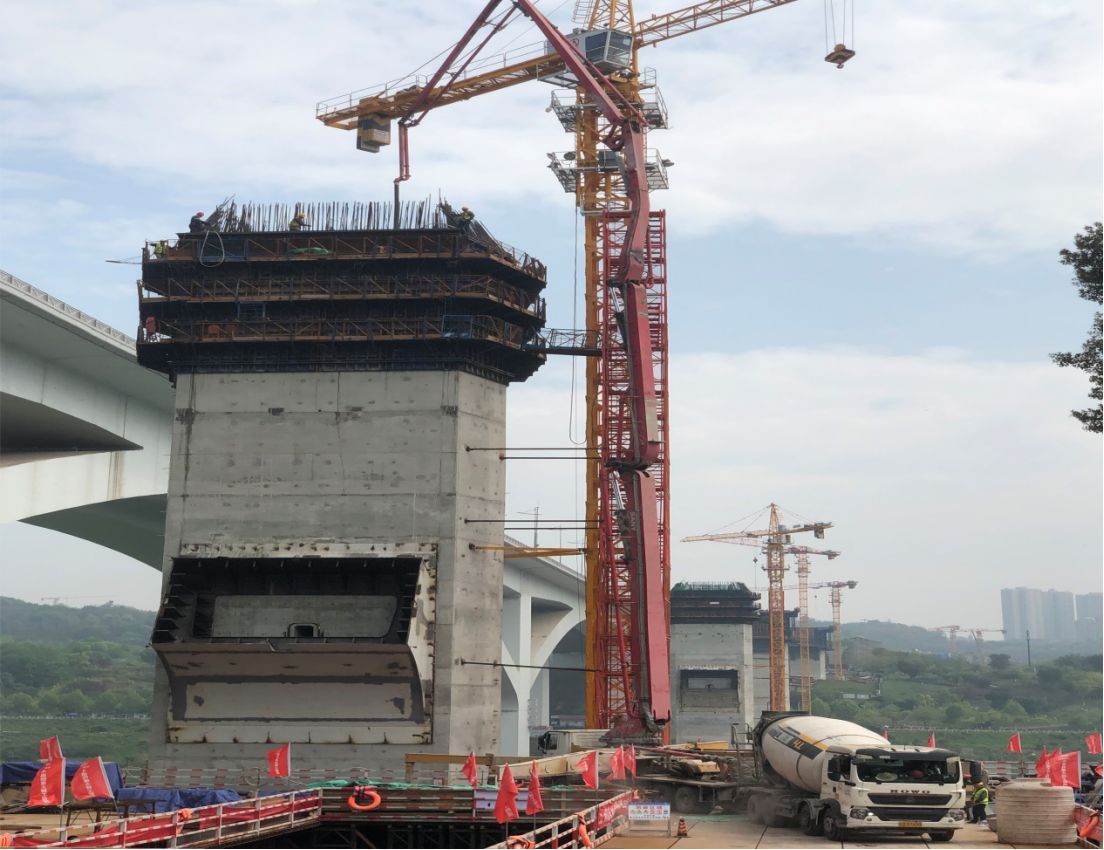 重庆轨道交通15号线二期廖家溪轨道专用桥两个主墩同步顺利封顶