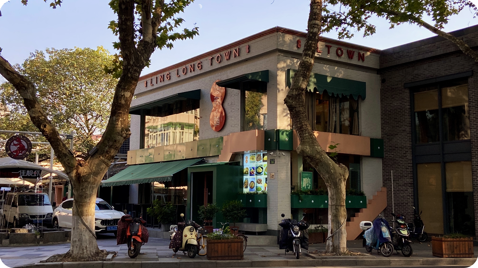 南山路上的历史建筑风韵犹存,钱王祠,韶华巷,广福里的青砖小楼,蒋经国