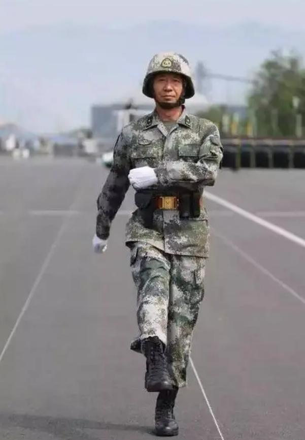 现任南部战区司令员,手握大权镇守一方,真正的国之柱石,他是谁