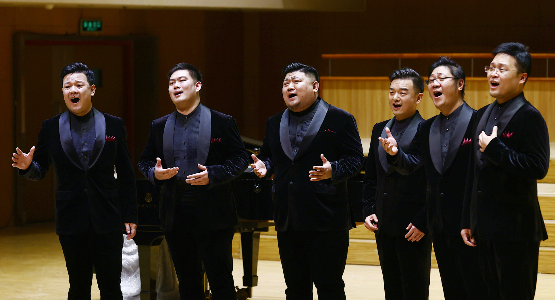 中国首支男声六重唱乐团"金石"走红"哥几个"都是国交专业歌唱家