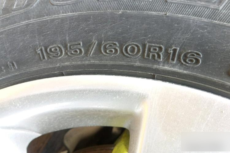 骐达的轮胎型号是多少?