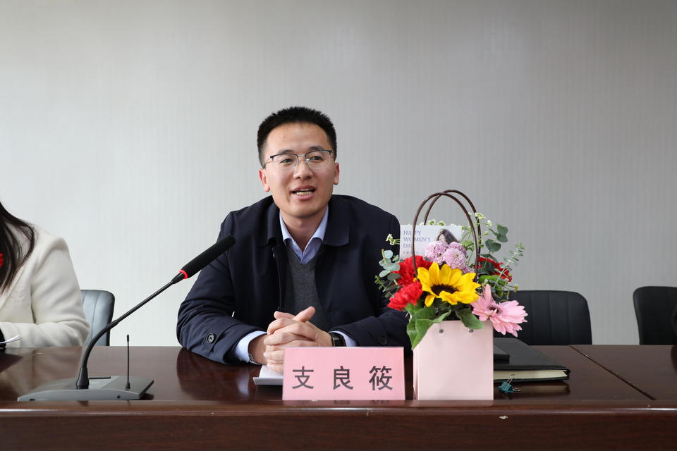 阳信县劳店镇举办"魅力巾帼·花漾芳华"主题插花活动