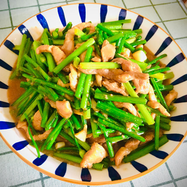 韭菜苔炒肉丝,家常小炒,鲜香味美