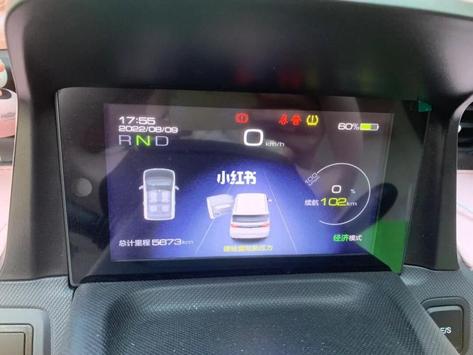 此时,观察仪表盘,胎压灯应当已经熄灭.", "对于老款mini车