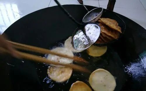 铁勺粄:一勺一粄一嘴香