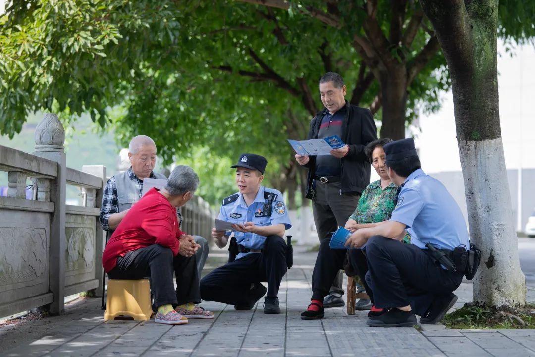 湖北公安机关贯彻落实全国公安工作会议精神5年来——警心向党维护