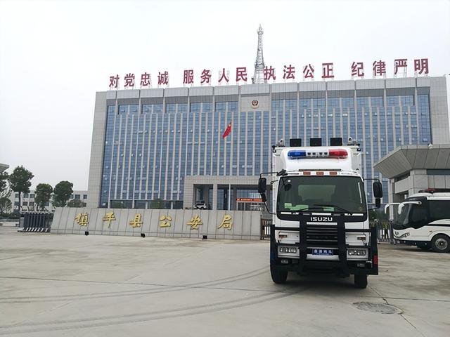 镇平县公安局开展"科技兴警,奋进担当"科技活动周展示宣传活动