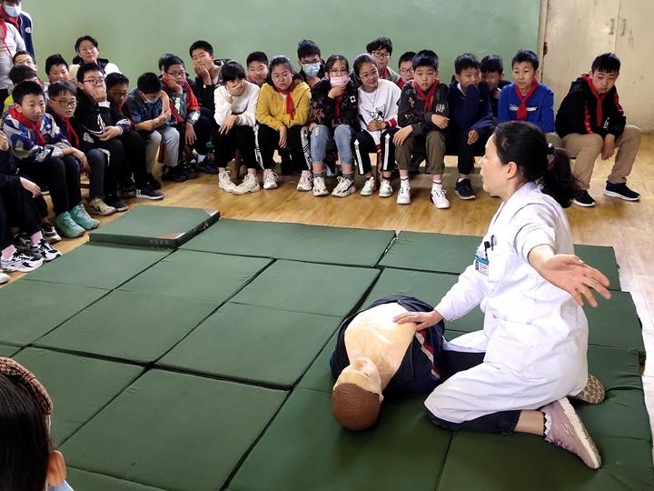 江都塘头小学开展应急救护知识讲座