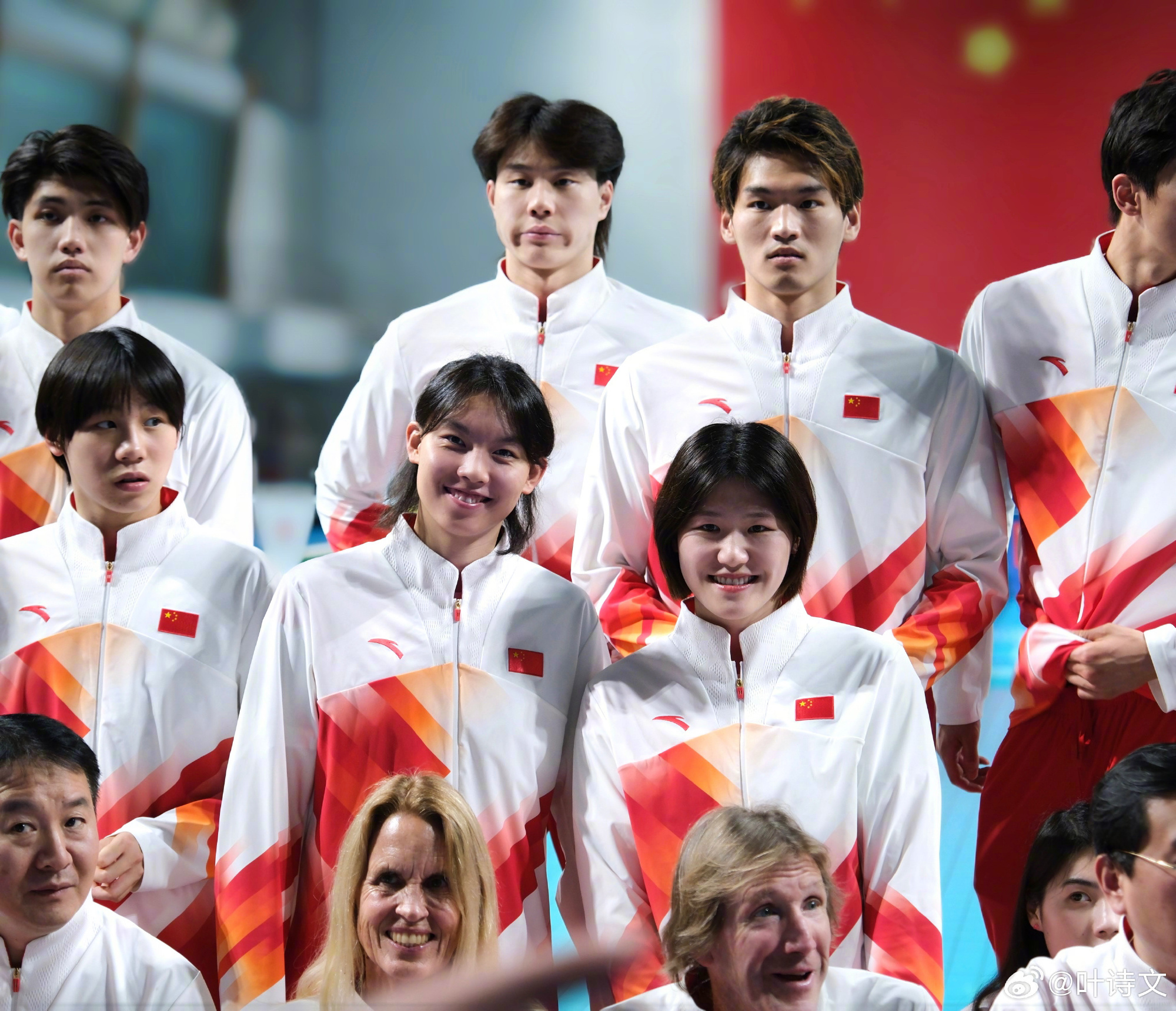 叶诗文晒出征世锦赛前中国游泳队全家福