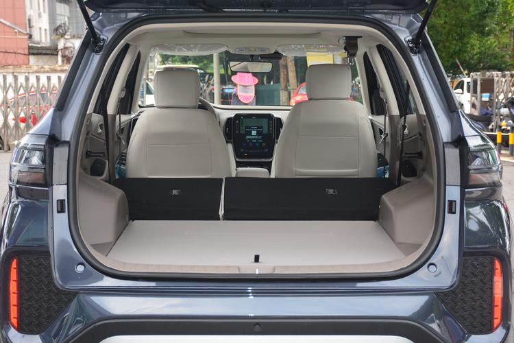 现代ix35后排怎么放倒,现代ix35后排放倒演示