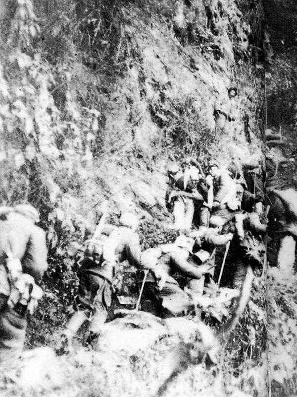 老照片展现1962年中印边境反击战西山口邦迪拉战役场景