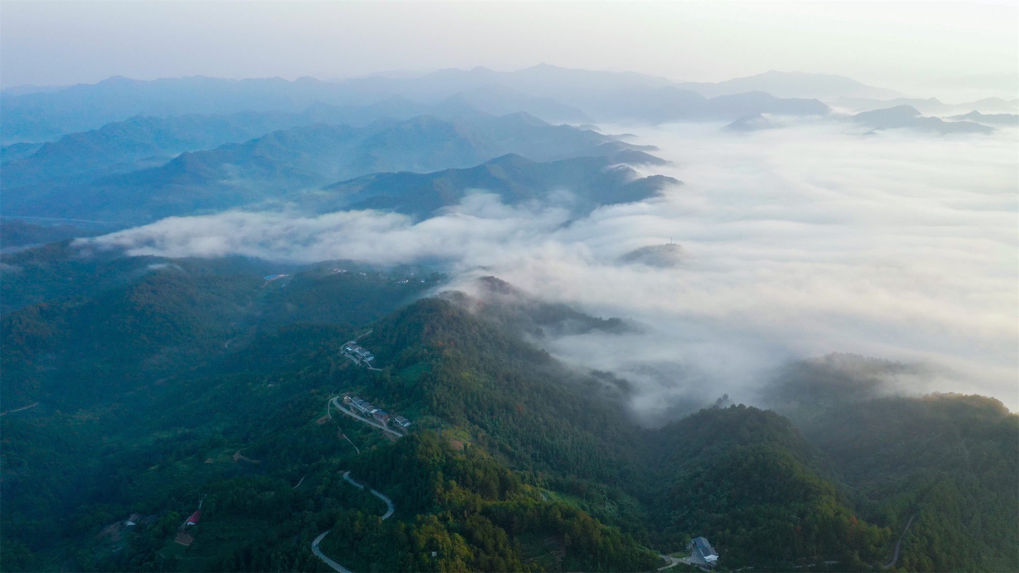 陕西平利:云海日出女娲山