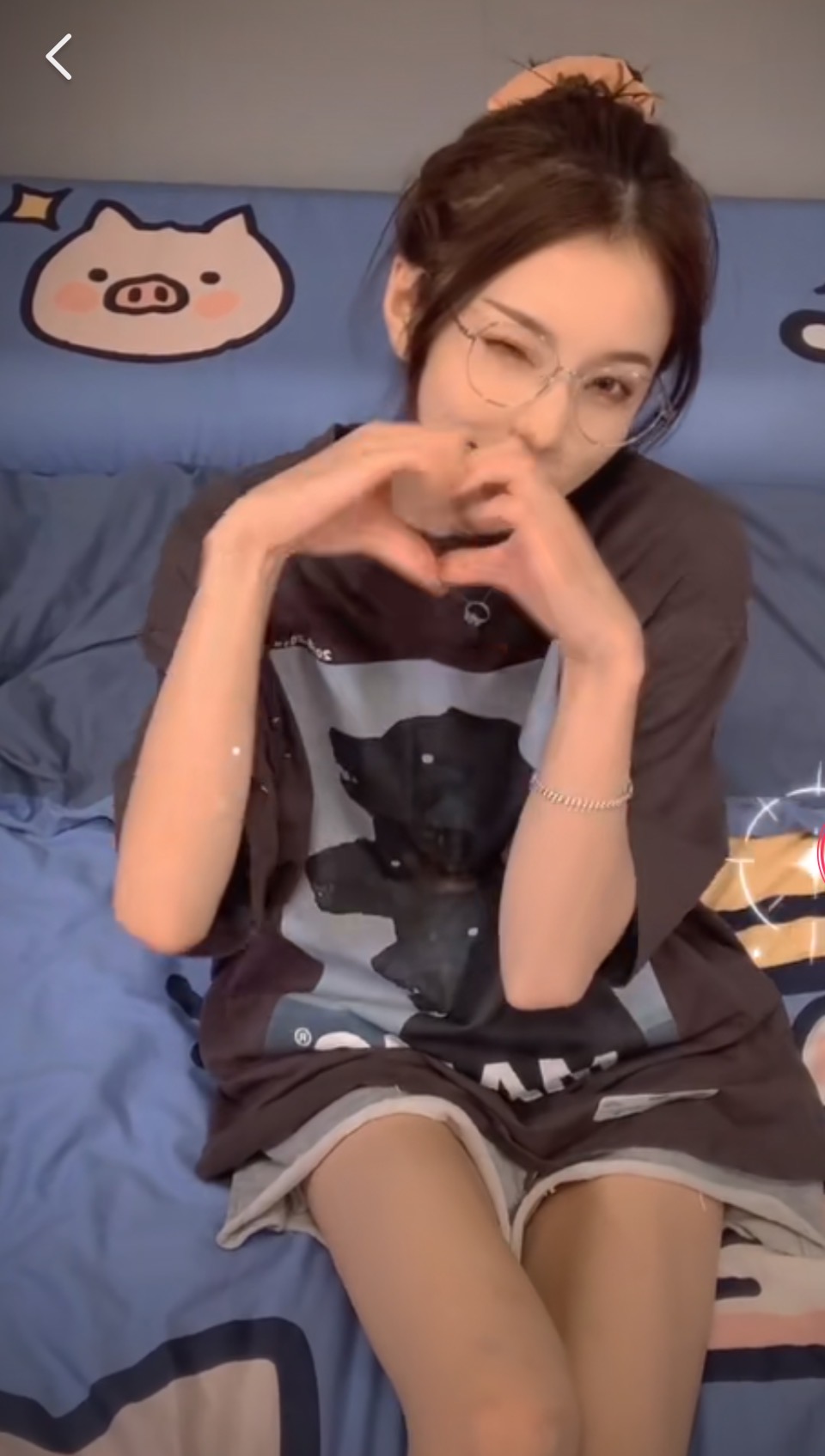 刘思瑶有男朋友了?在床上拍男友视角惹怒谁?竟专门发视频道歉!