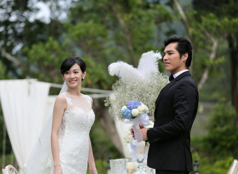 曝蓝正龙周幼婷离婚,骑共享单车出门办离婚手续