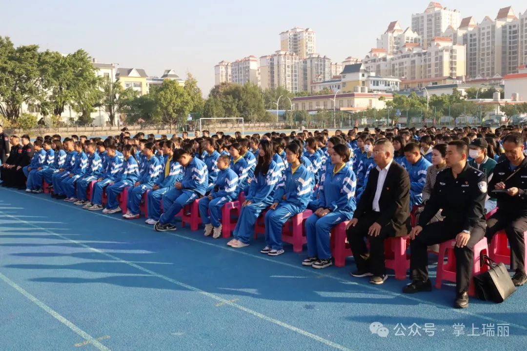 瑞丽:向日葵法治辅导员入校当好护苗人