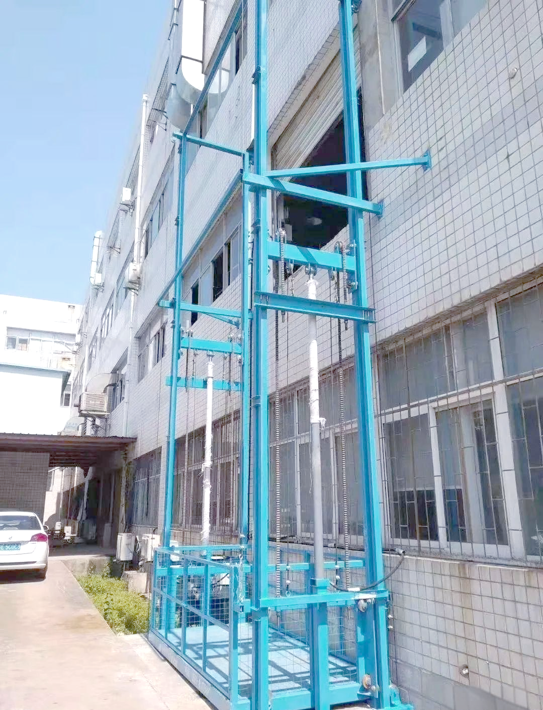 导轨式液压升降货梯产品介绍及特点分析