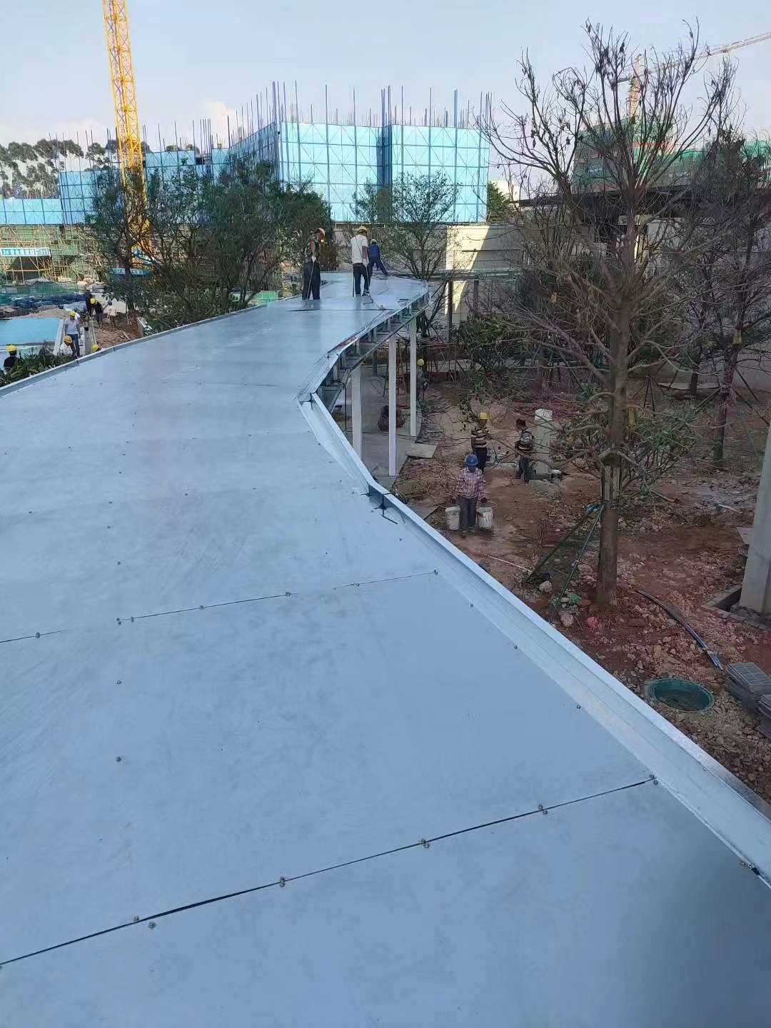 分享一个铝板廊架雨棚失败案例