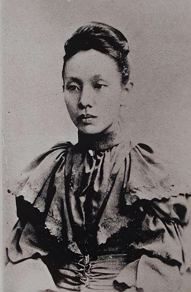 金韵梅,中国第一个女留学生