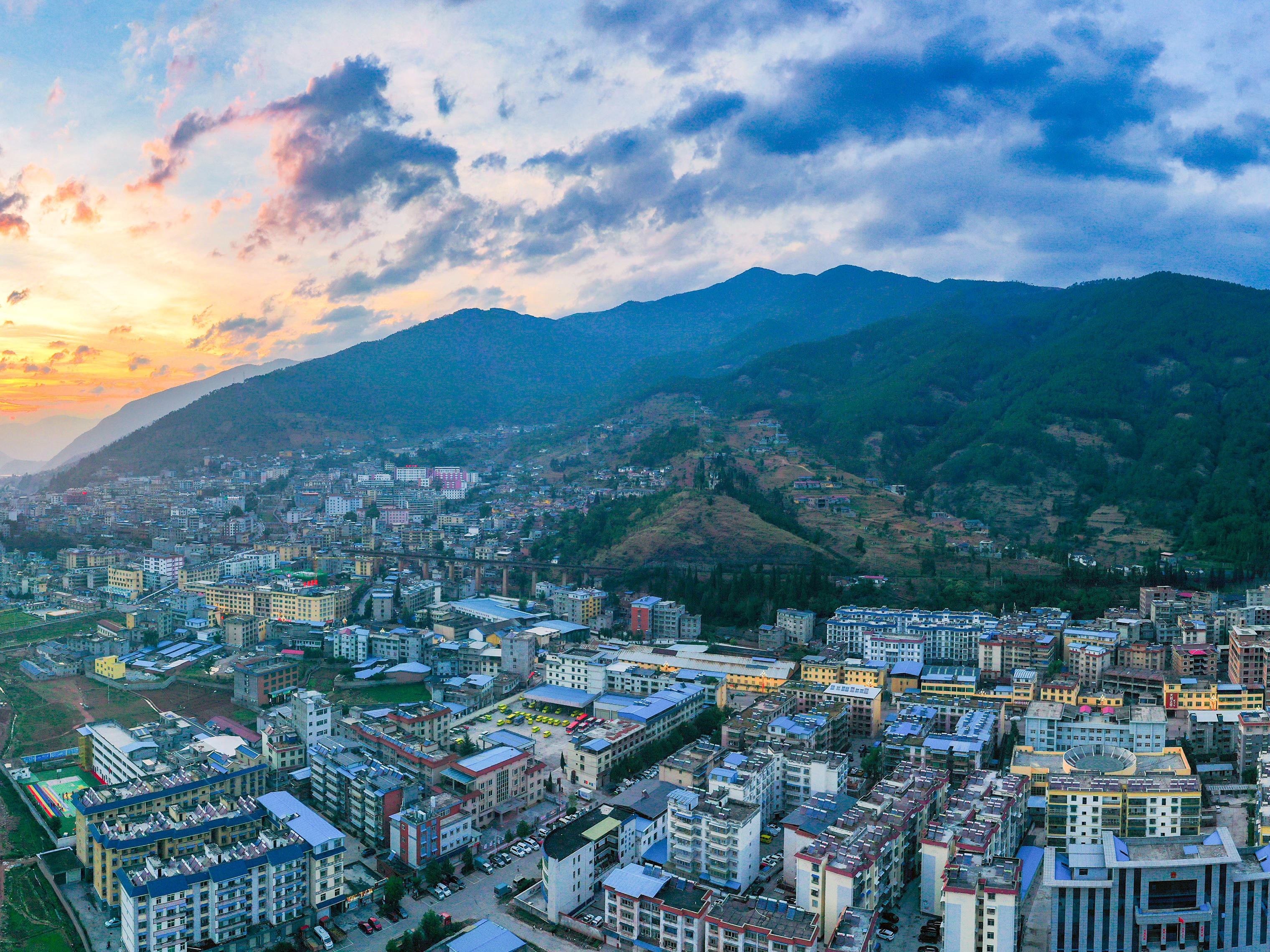 镜头下的大凉山:凉山州成立70周年县市风采——喜德县