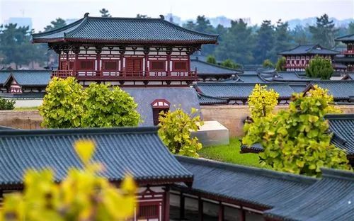 紫宸殿遗址紫宸殿是大明宫帝王居寝区的正殿,也是宫殿的几何中心.