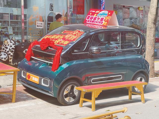 南宁购彩者喜中"好运十倍"首辆汽车"好运十倍赢汽车"活动将持续发售至