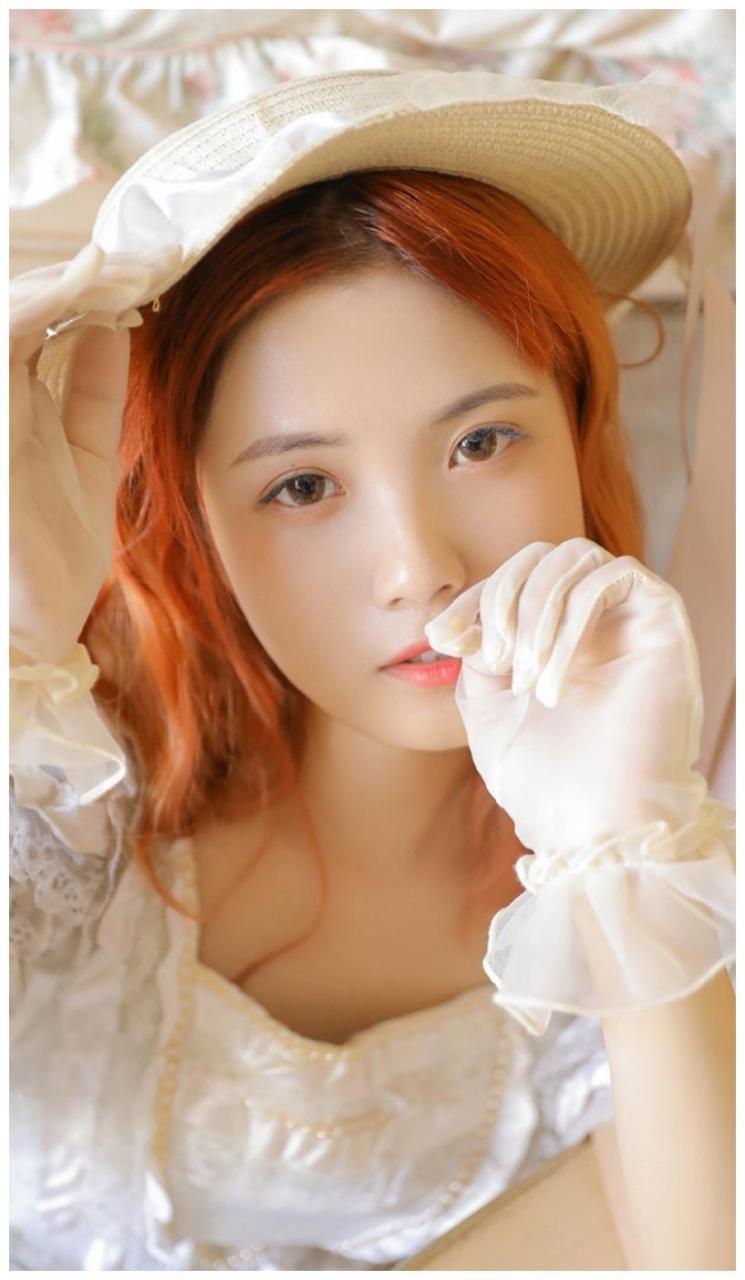 非主流美女碎花连衣裙写真