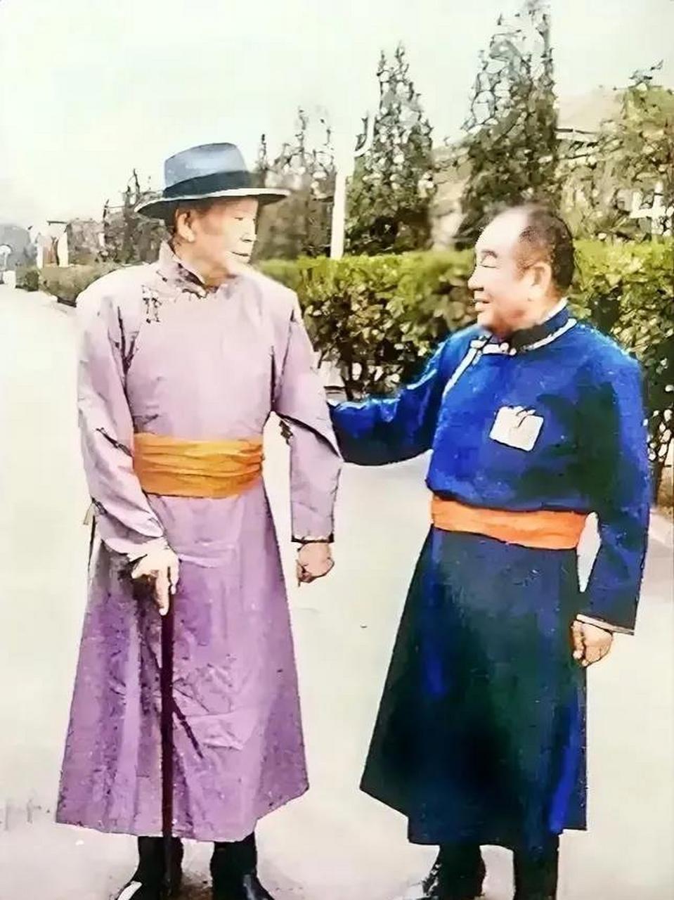 这是1987年,乌兰夫和儿子布赫,一张罕见的留影,想不到这张照片也成了