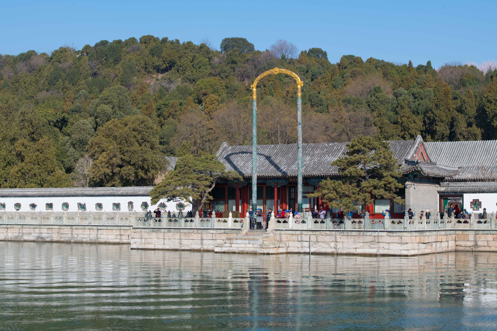 万寿山昆明湖构建山水,行政,生活,游览三大区域形成颐和园结构