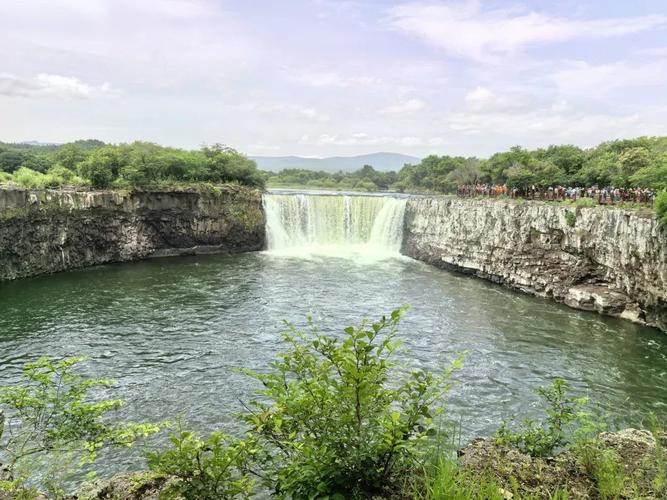 探秘中国三大火山湖:独特魅力与形成奥秘