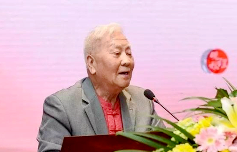 现代京剧《红灯记》扮演王连举,字正腔圆,也曾演过李玉和洪常青