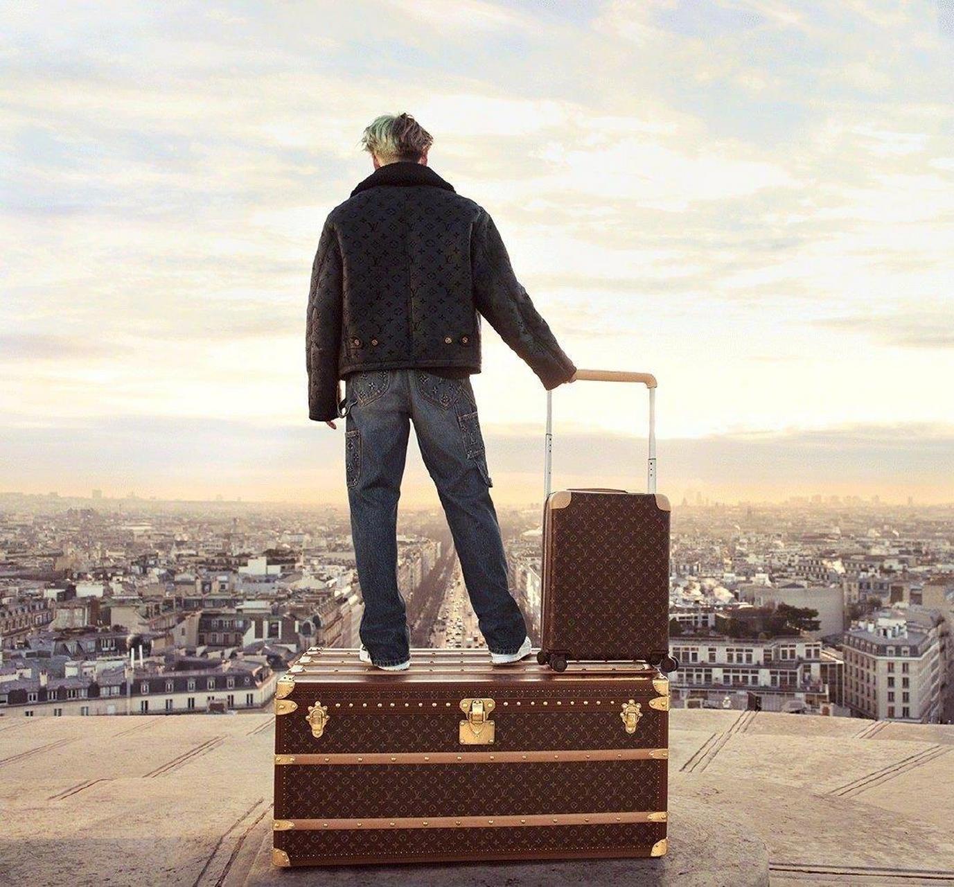 王嘉尔的lv全球广告大片出炉,游走在花都巴黎之中,惬意自在,诠释旅行