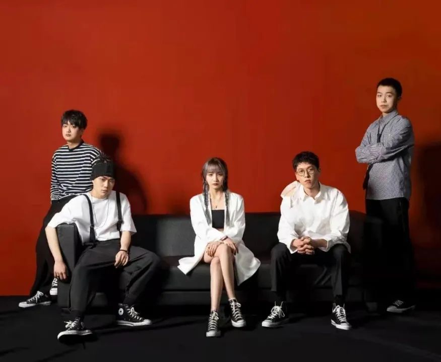 甜又丧 young&dumb甜又丧,成立于2016年秋末的西安.