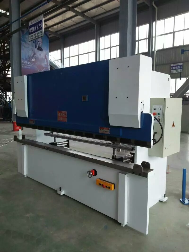 液压折弯机(100吨160吨200吨金属板材折弯机)