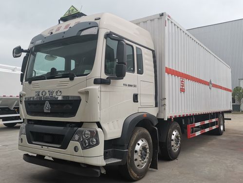 对于三轴货车,在道路上行驶的最大允许总质量被严格限制在25吨以内.